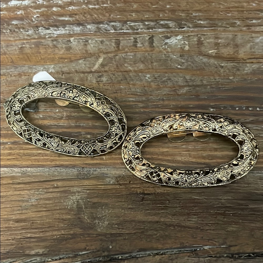 Gold Oval Patterned Earrings